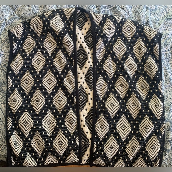 Esprit Reversible Embroidered Cape - Picture 4 of 7